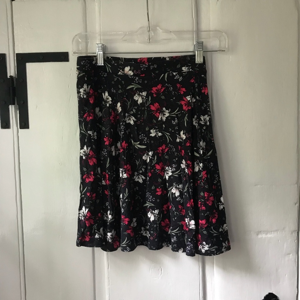 Cotton On Women’s floral Mini Skirt size small